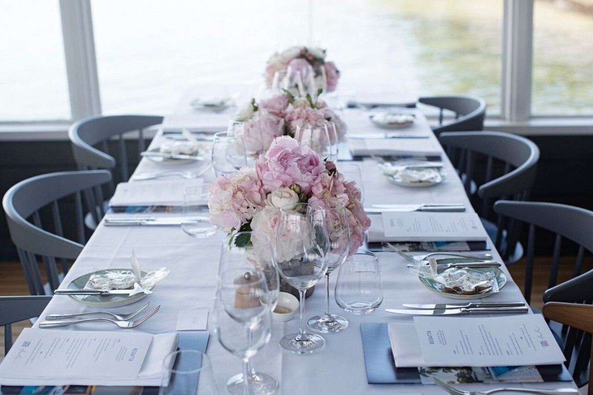 silver committee regatta lunch pale pink flowers